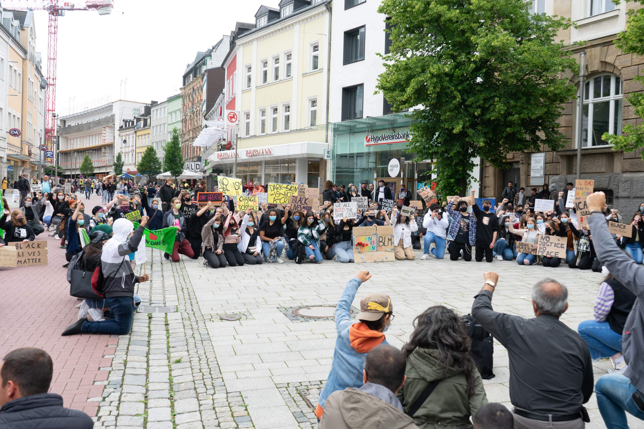 Niederknien, um aufzustehen Niederknien, um aufzustehen